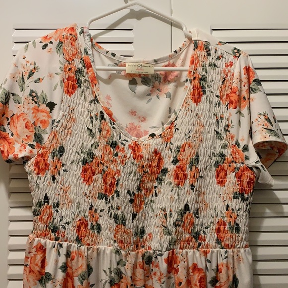 Bobbie Brooks XL long floral top with flattering cinched smock center - Picture 3 of 3